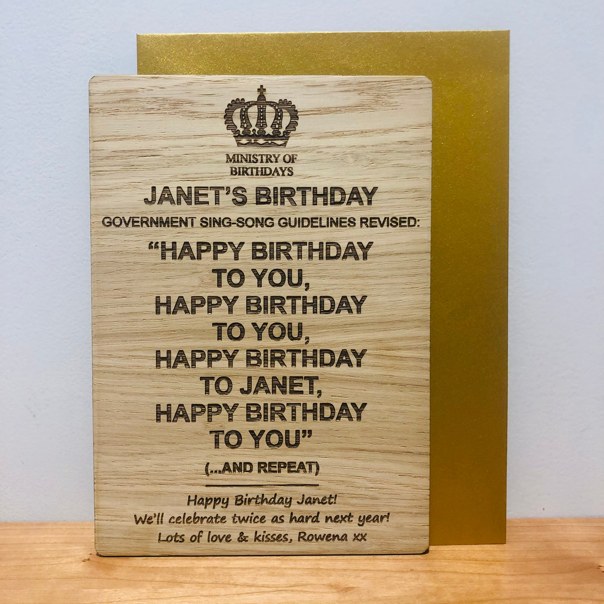 Carte d&#39;anniversaire en bois « Government Sing-Song »