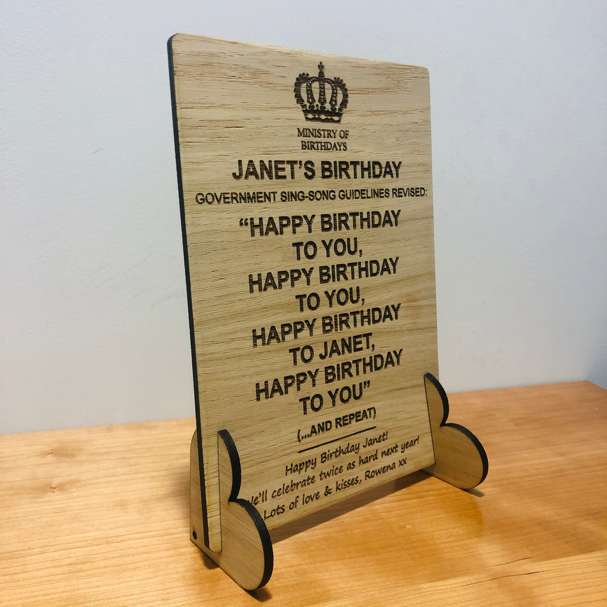 Carte d&#39;anniversaire en bois « Government Sing-Song »