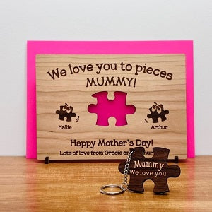 &quot;We love you to pieces&quot; Carte et porte-clés en bois pour la fête des mères