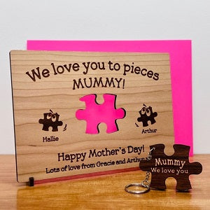 &quot;We love you to pieces&quot; Carte et porte-clés en bois pour la fête des mères