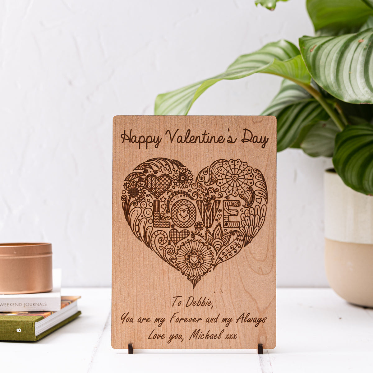 Carte de Saint Valentin en bois coeur d&#39;amour